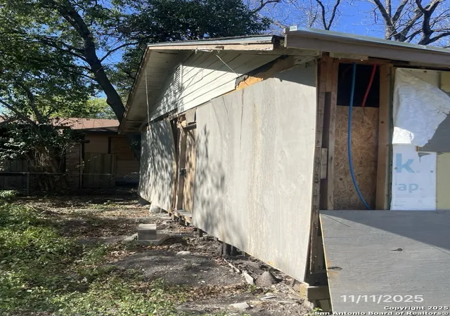 Photo 3 of Sale Pending at 822 Potomac, San Antonio, TX 78202 | MLS# 1925328 | Listing updated on 2025-12-26