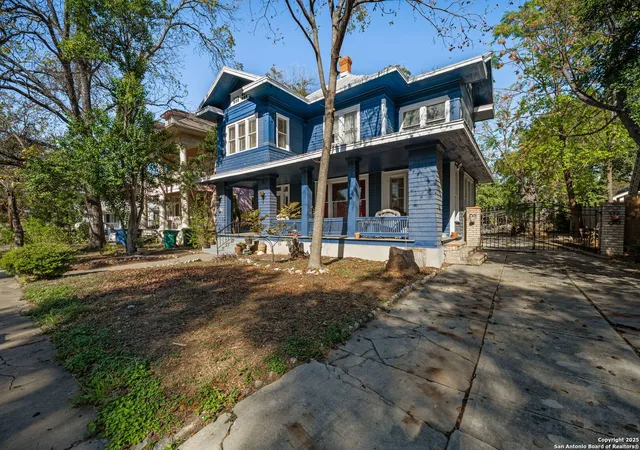 2nd image of 433 W Woodlawn Ave, San Antonio, TX 78212 | MLS# 1925353