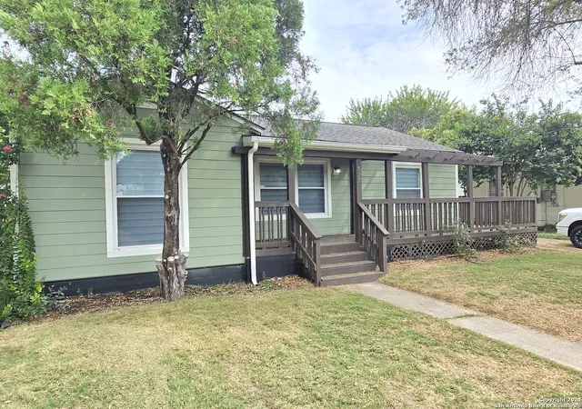 2nd image of 527 Meadowlane, San Antonio, TX 78209 | MLS# 1925365