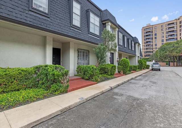 4th image of 7834 Broadway, San Antonio, TX 78209