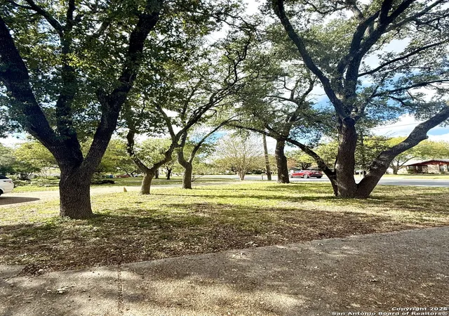 Photo 2 of Sale Pending at 1422 Sunshine, San Antonio, TX 78228 | MLS# 1925412 | Listing updated on 2026-01-14