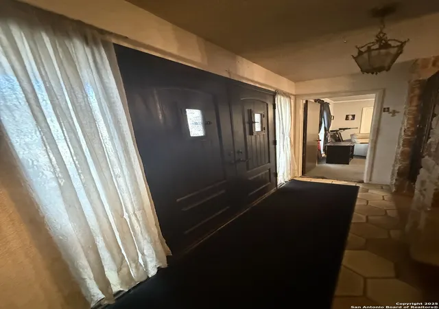 Photo 3 of Sale Pending at 1422 Sunshine, San Antonio, TX 78228 | MLS# 1925412 | Listing updated on 2026-01-14