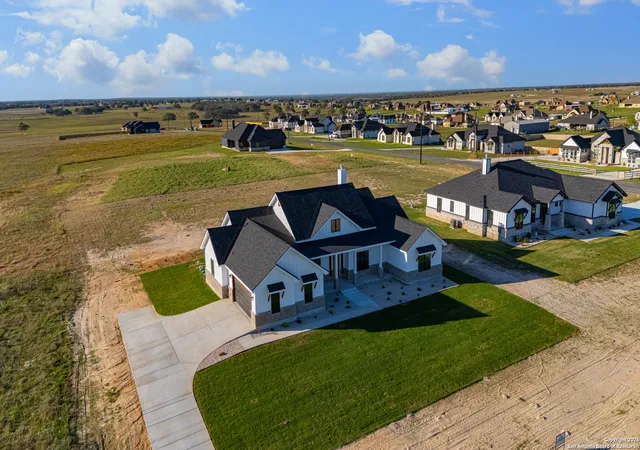 Photo 3 of Single family home for sale at 162 Estates Dr, La Vernia, TX 78121 | MLS# 1925434 | Listing updated on 2026-01-21