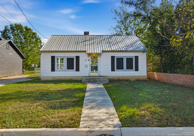 34th image of 717 N Heideke, Seguin, TX 78155 | MLS# 1925444