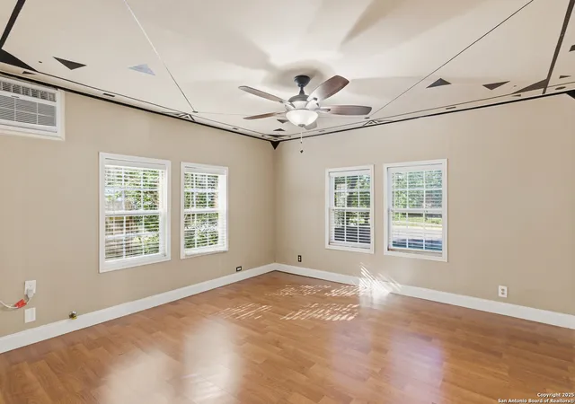 4th image of 717 N Heideke, Seguin, TX 78155 | MLS# 1925444