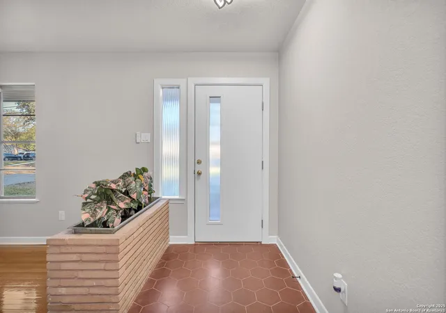 Photo 4 of Sale Pending at 212 Atwater, San Antonio, TX 78213 | MLS# 1925480 | Listing updated on 2026-01-06