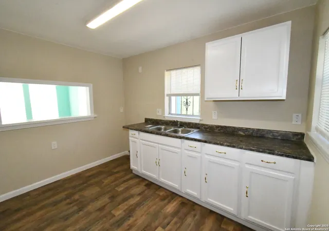 Photo 4 of Sale Pending at 1809 Arbor, San Antonio, TX 78207 | MLS# 1925527 | Listing updated on 2026-01-12