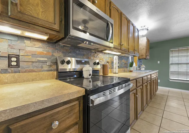 Photo 3 of Sale Pending at 16097 Trawalter Rd, Atascosa, TX 78002 | MLS# 1925561 | Listing updated on 2026-01-15