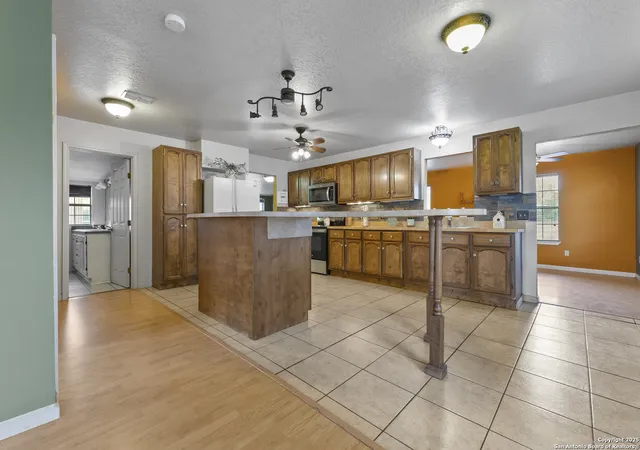 Photo 4 of Sale Pending at 16097 Trawalter Rd, Atascosa, TX 78002 | MLS# 1925561 | Listing updated on 2026-01-15