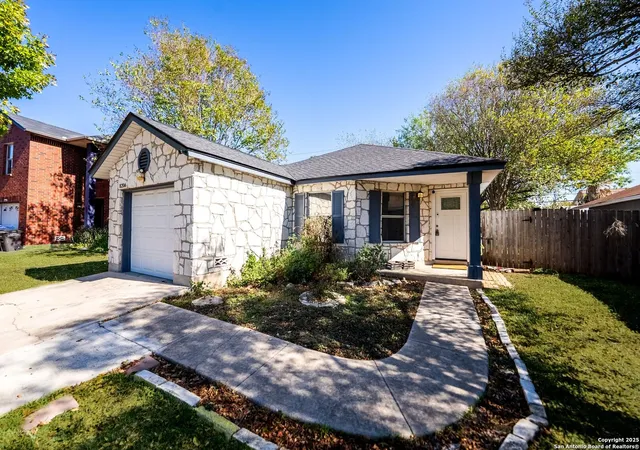 Photo 2 of Sale Pending at 8206 Laurel Bnd, San Antonio, TX 78250 | MLS# 1925574 | Listing updated on 2025-12-10