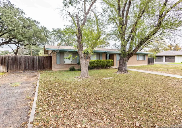 2nd image of 330 Louise, Uvalde, TX 78801 | MLS# 1925595