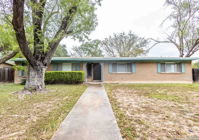 3rd image of 330 Louise, Uvalde, TX 78801 | MLS# 1925595