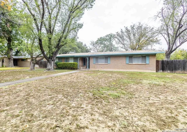 4th image of 330 Louise, Uvalde, TX 78801 | MLS# 1925595