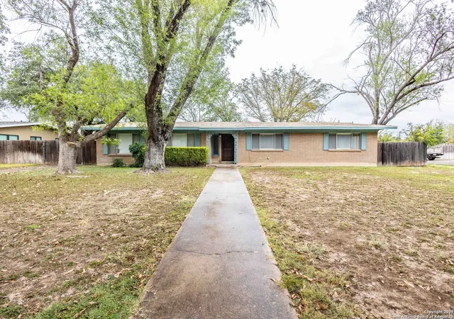 5th image of 330 Louise, Uvalde, TX 78801 | MLS# 1925595