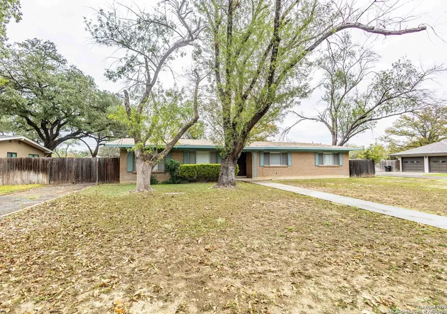 1st image of 330 Louise, Uvalde, TX 78801 | MLS# 1925595