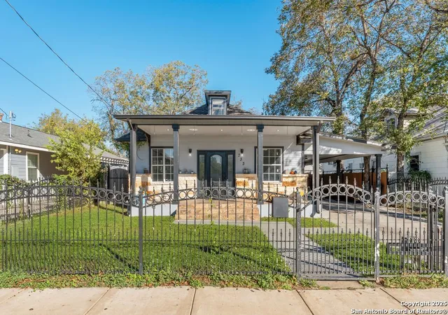 Photo 1 of Sale Pending at 733 Delmar, San Antonio, TX 78210 | MLS# 1925644 | Listing updated on 2025-12-17