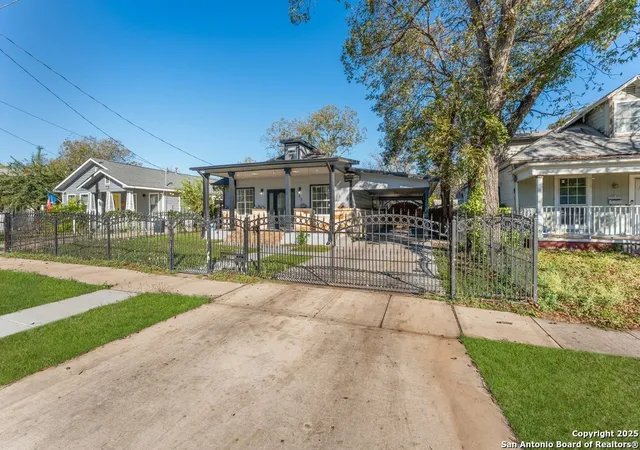 Photo 3 of Sale Pending at 733 Delmar, San Antonio, TX 78210 | MLS# 1925644 | Listing updated on 2025-12-17