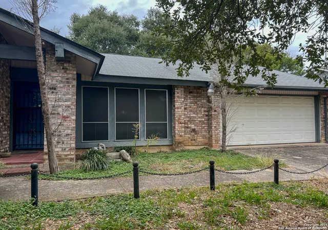 Photo 3 of Sale Pending at 5422 El Tejano, San Antonio, TX 78233 | MLS# 1925663 | Listing updated on 2025-12-29