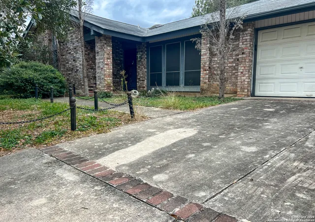 Photo 3 of Sale Pending at 5422 El Tejano, San Antonio, TX 78233 | MLS# 1925663 | Listing updated on 2025-12-29