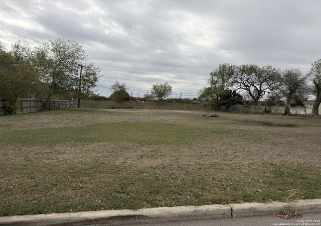Photo 4 of Sale Pending at 210 Sunnyland, San Antonio, TX 78228 | MLS# 1925811 | Listing updated on 2025-12-10