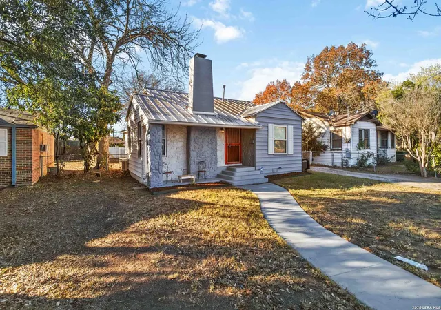 Photo 2 of Single family home for sale at 410 S Park Blvd, San Antonio, TX 78204 | MLS# 1925825 | Listing updated on 2026-03-31