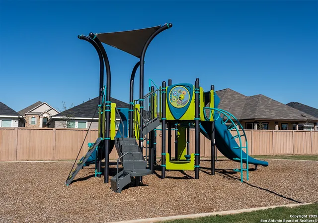 Photo 4 of Sale Pending at 818 Hunter Nook, San Antonio, TX 78221 | MLS# 1925856 | Listing updated on 2025-12-19
