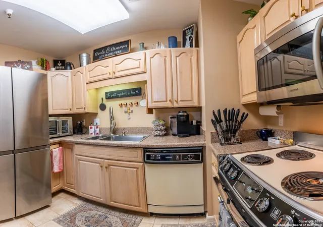 Photo 4 of Condo for sale at 1 Ne Towers Park Lane #701, San Antonio, TX 78209 | MLS# 1925869 | Listing updated on 2025-12-30