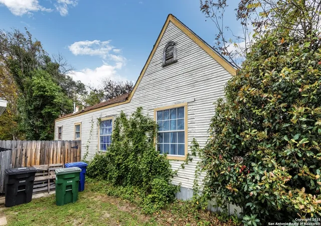2nd image of 2031 W Kings, San Antonio, TX 78201 | MLS# 1925875