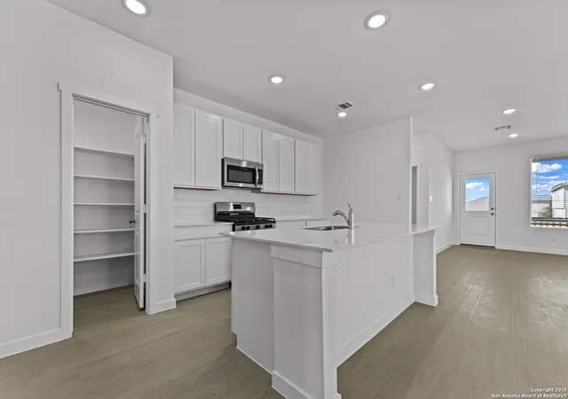 Photo 3 of Sale Pending at 732 Horsetail Ln, New Braunfels, TX 78130 | MLS# 1926070 | Listing updated on 2026-01-20