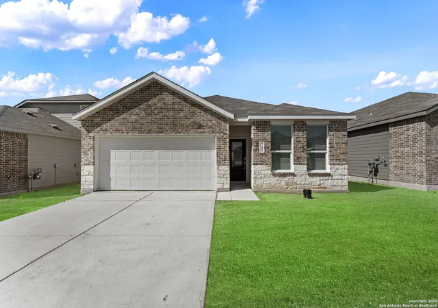 Photo 1 of Sale Pending at 732 Horsetail Ln, New Braunfels, TX 78130 | MLS# 1926070 | Listing updated on 2026-01-20