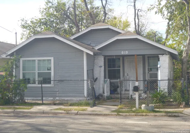 Photo 1 of Single family home for sale at 819 N Hamilton, San Antonio, TX 78207 | MLS# 1926082 | Listing updated on 2026-01-26