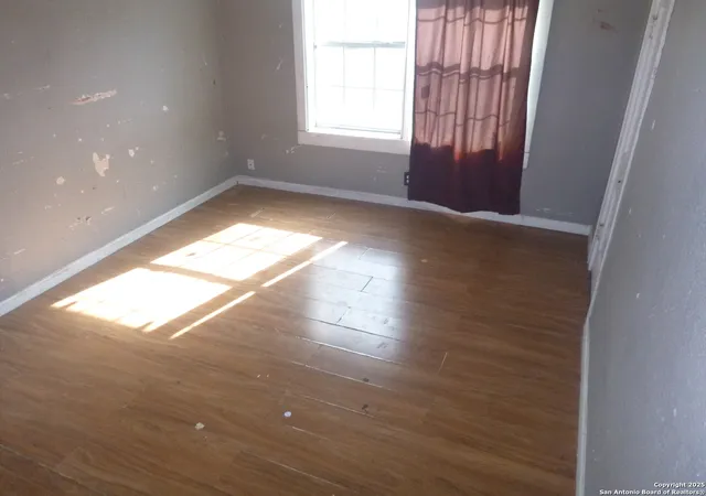Photo 4 of Single family home for sale at 819 N Hamilton, San Antonio, TX 78207 | MLS# 1926082 | Listing updated on 2026-01-26