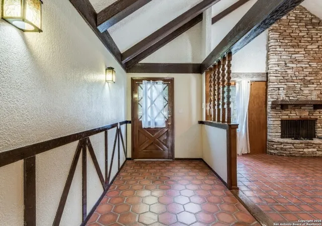 Photo 4 of Single family home for sale at 425 Golfcrest, Windcrest, TX 78239 | MLS# 1926102 | Listing updated on 2026-01-14