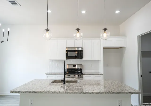 Photo 4 of Sale Pending at 16720 Llano Estacado, Atascosa, TX 78002 | MLS# 1926119 | Listing updated on 2026-01-01