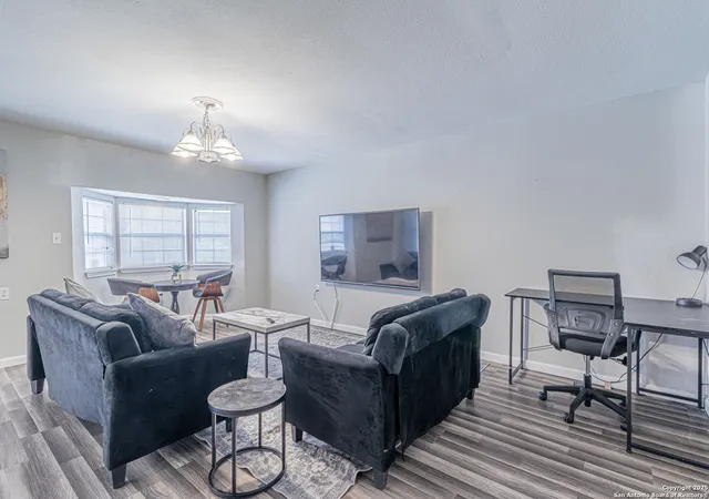 Photo 4 of Sale Pending at 530 Valley Park Dr, San Antonio, TX 78227 | MLS# 1926140 | Listing updated on 2026-04-14