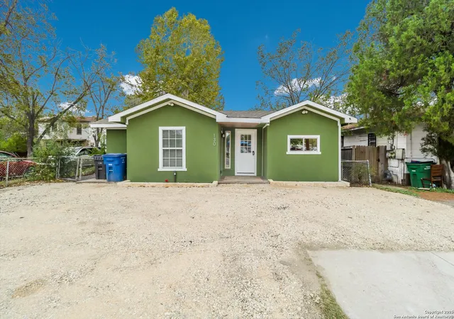 Photo 2 of Single family home for sale at 130 E Southcross Blvd, San Antonio, TX 78214 | MLS# 1926148 | Listing updated on 2026-05-11