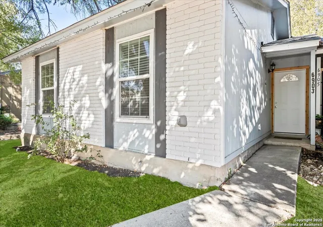 Photo 3 of Sale Pending at 6903 Neston Dr, San Antonio, TX 78239 | MLS# 1926149 | Listing updated on 2026-01-02