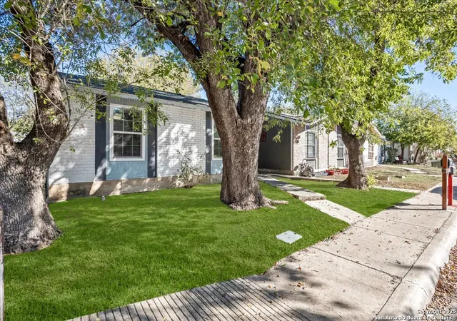 Photo 4 of Sale Pending at 6903 Neston Dr, San Antonio, TX 78239 | MLS# 1926149 | Listing updated on 2026-01-02