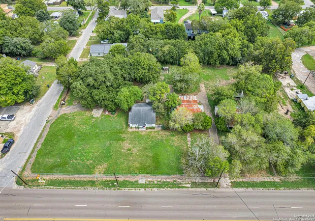 Photo 3 of Single family home for sale at 505 Esplanade, Cuero, TX 77954 | MLS# 1926162 | Listing updated on 2025-12-14