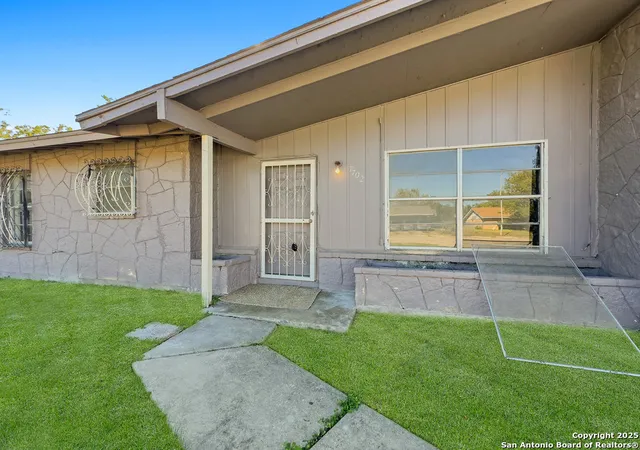 3rd image of 7702 Cartwheel Ln, San Antonio, TX 78227 | MLS# 1926181
