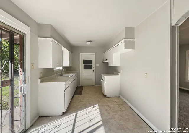 4th image of 7702 Cartwheel Ln, San Antonio, TX 78227 | MLS# 1926181