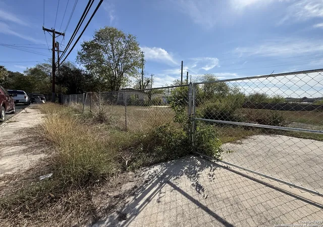 Photo 3 of Sale Pending at 108 Inez, San Antonio, TX 78228 | MLS# 1926209 | Listing updated on 2026-03-03