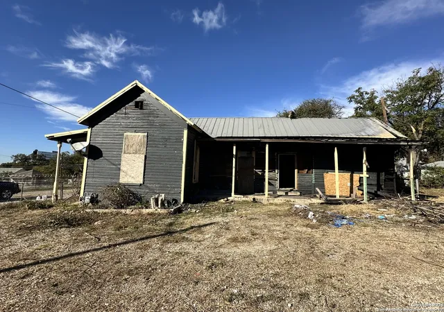 Photo 2 of Single family home for sale at 1404 N Olive St, San Antonio, TX 78208 | MLS# 1926271 | Listing updated on 2025-12-14