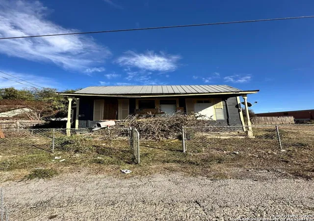 Photo 3 of Single family home for sale at 1404 N Olive St, San Antonio, TX 78208 | MLS# 1926271 | Listing updated on 2025-12-14