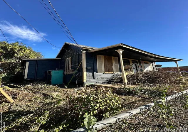 Photo 4 of Single family home for sale at 1404 N Olive St, San Antonio, TX 78208 | MLS# 1926271 | Listing updated on 2025-12-14