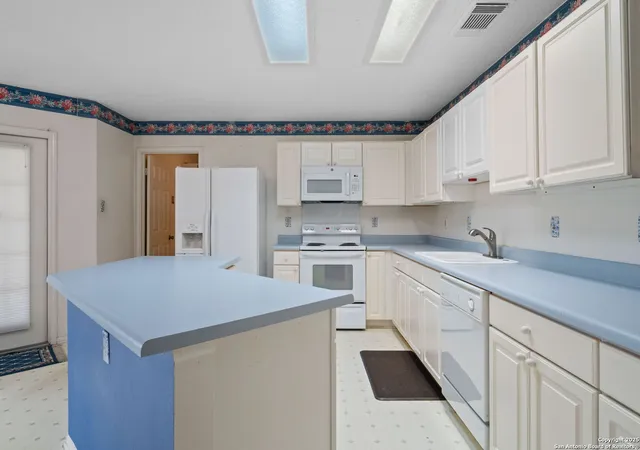 Photo 4 of Sale Pending at 6919 Congressional Blvd, San Antonio, TX 78244 | MLS# 1926280 | Listing updated on 2026-03-19
