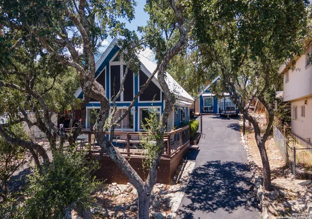 Photo 1 of Single family home for sale at 1544 Trailridge, Canyon Lake, TX 78133 | MLS# 1926344 | Listing updated on 2025-12-04