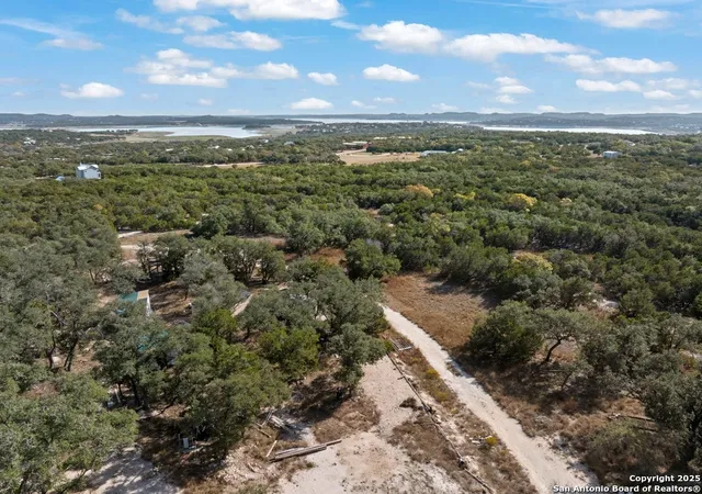 Photo 4 of House for sale at 901 Cedar Rise, Canyon Lake, TX 78133 | MLS# 1926378 | Listing updated on 2026-04-19