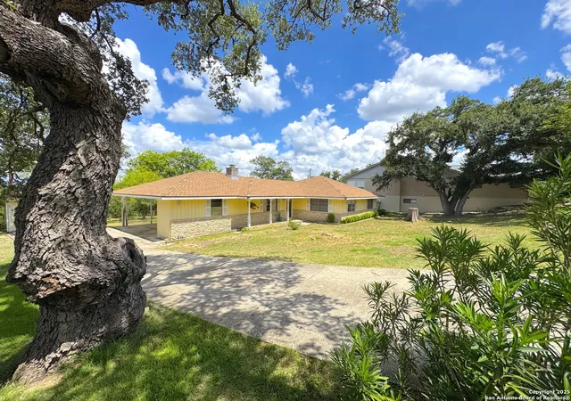 Photo 3 of Sale Pending at 116 Crestview, Canyon Lake, TX 78133 | MLS# 1926427 | Listing updated on 2026-03-24