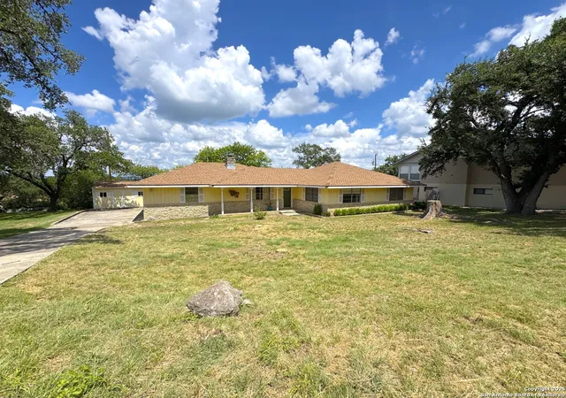 Photo 2 of Sale Pending at 116 Crestview, Canyon Lake, TX 78133 | MLS# 1926427 | Listing updated on 2026-03-24